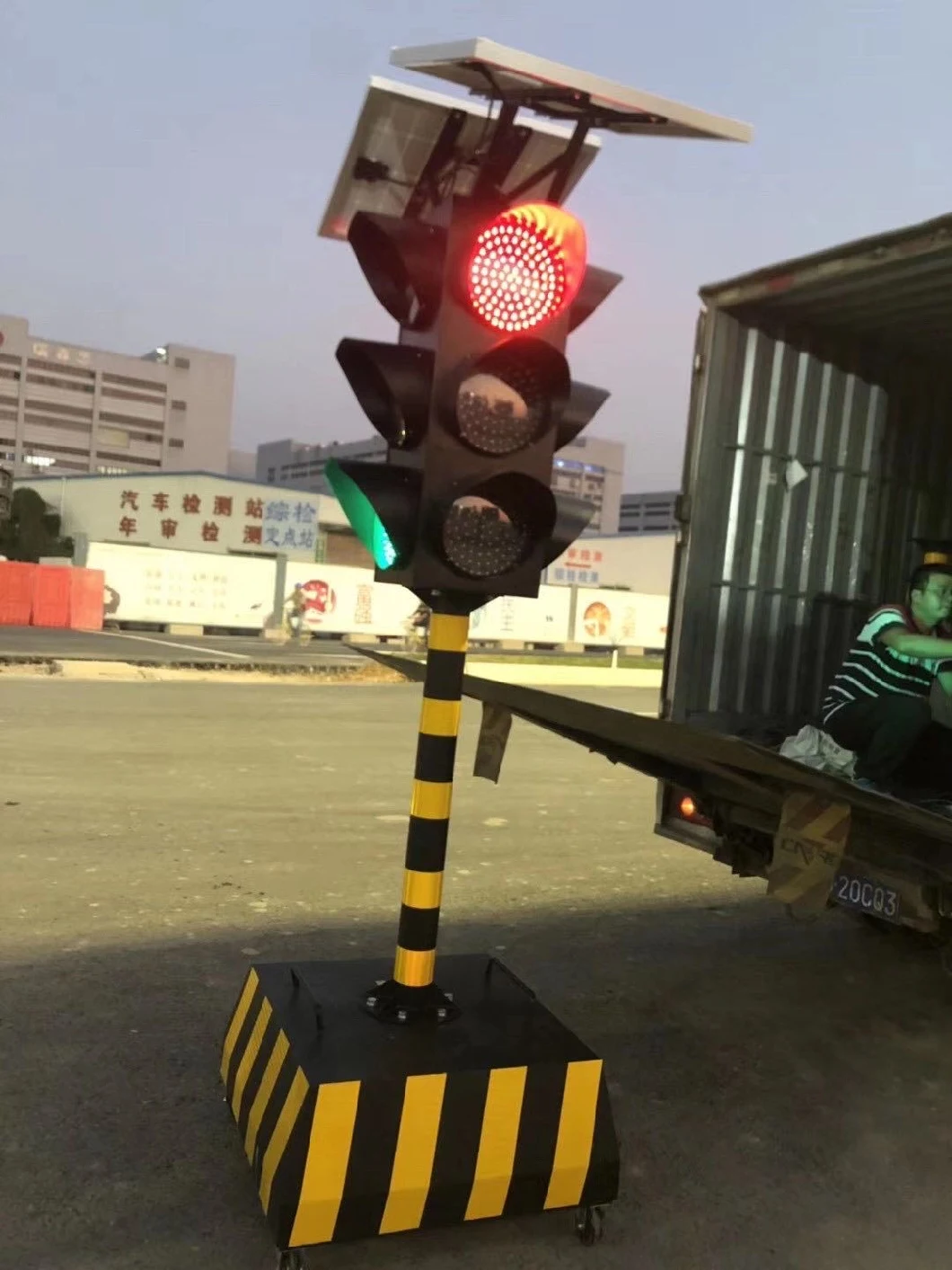 High Quality Portable Traffic Light System Solar Powered